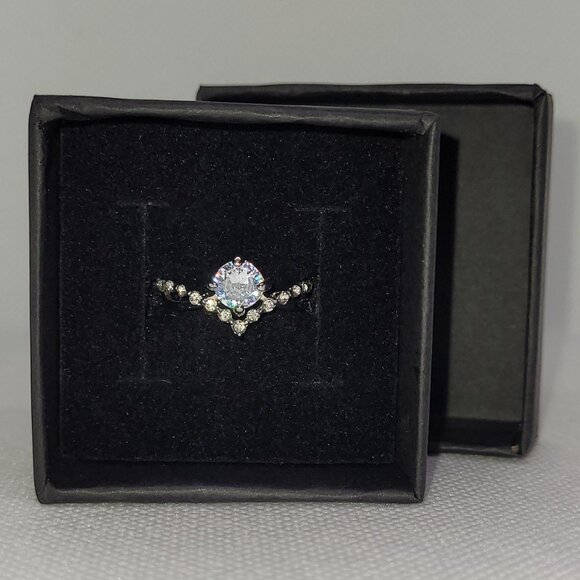 5 | NWOT | Elegant Cubic Zirconia V-Dip Ring - Picture 2 of 2